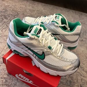 Nike Air Max Moto 2k